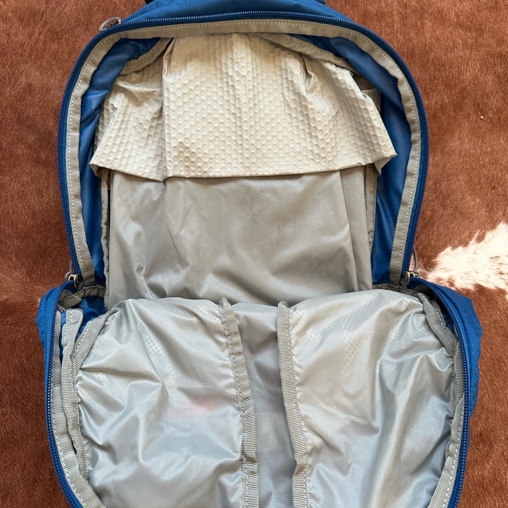 Osprey Packs Escapist 18 Daypack Indigo Blue Backpack - Picture 5 of 10